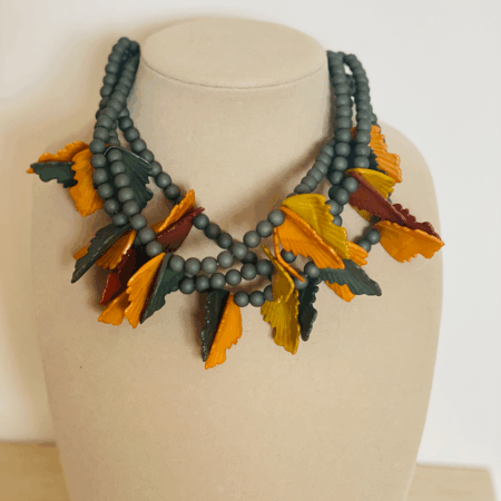 Collar hojas